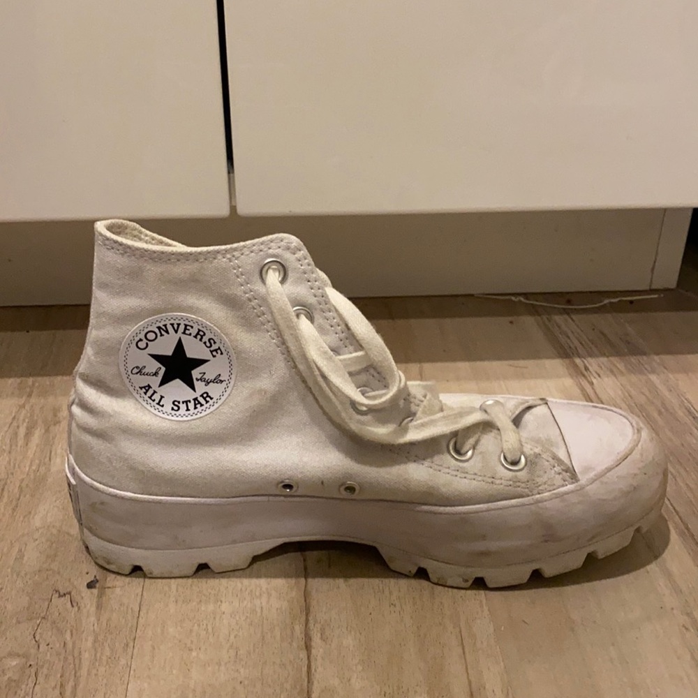 Chuck Taylor All Star Lugged Women’s size 8 Converse